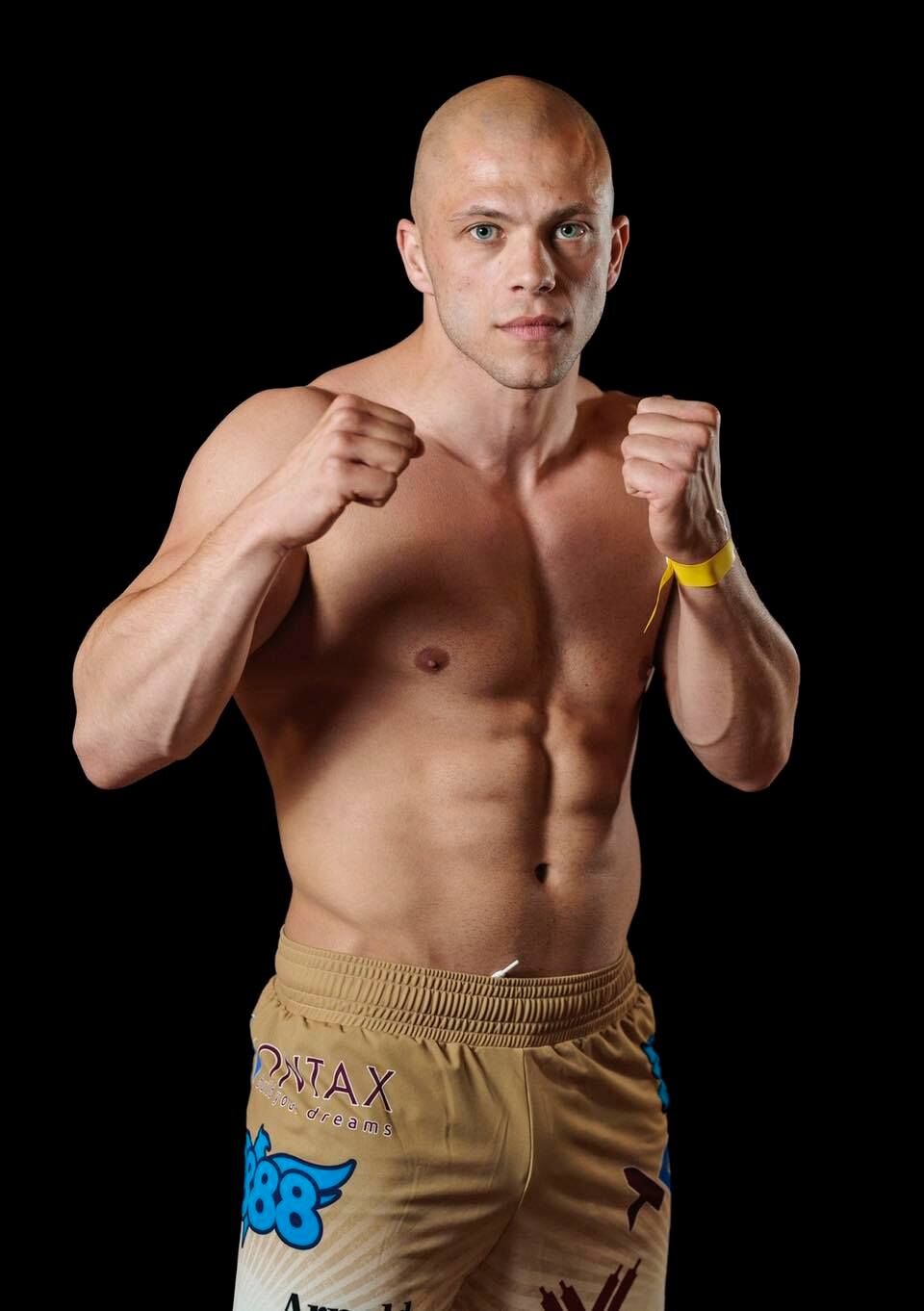 Боксьорът Здравко Попов част от имената за „MAXFIGHT 52”